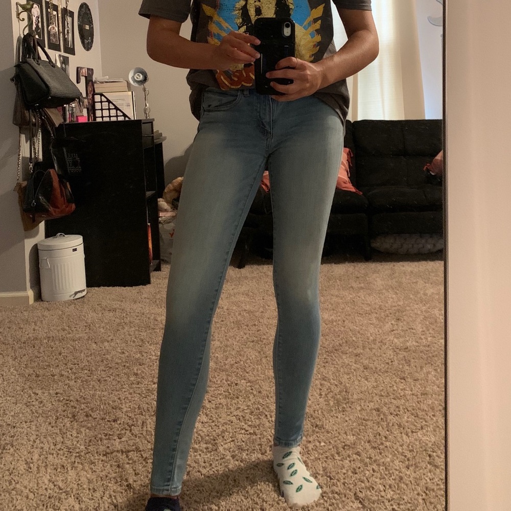 American Eagle blue jeans